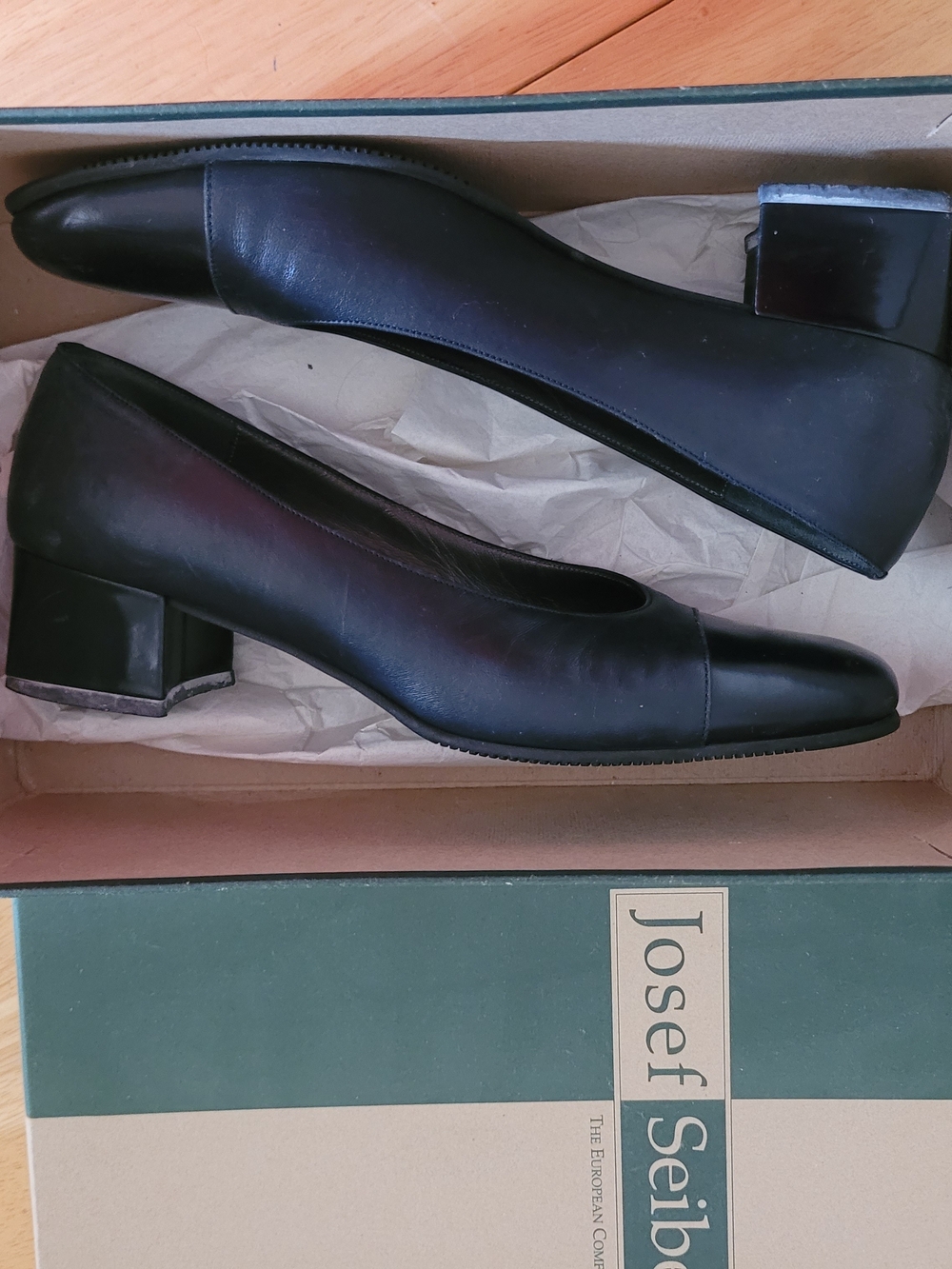 Roberto Capucci Black Low Block Heel Pumps